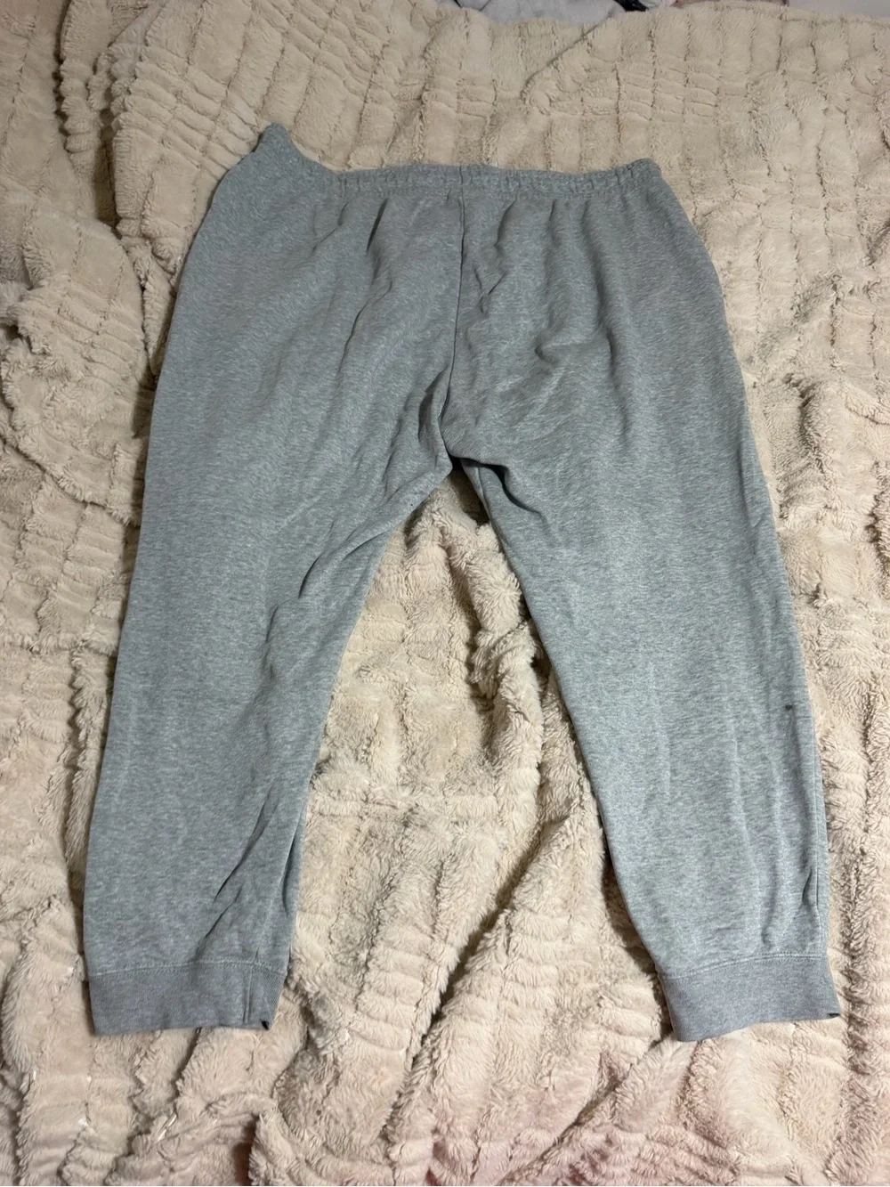 Nike Men’s Gray Heather Jogger Sweatpants